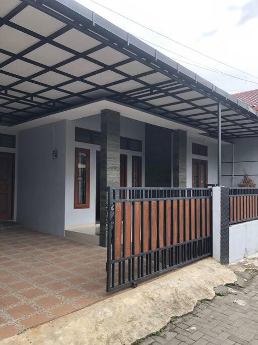 Richandy House - 3 Bedroom Full Ac & Hot Water Kejayan Екстер'єр фото